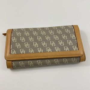 Dooney and Bourke wallet